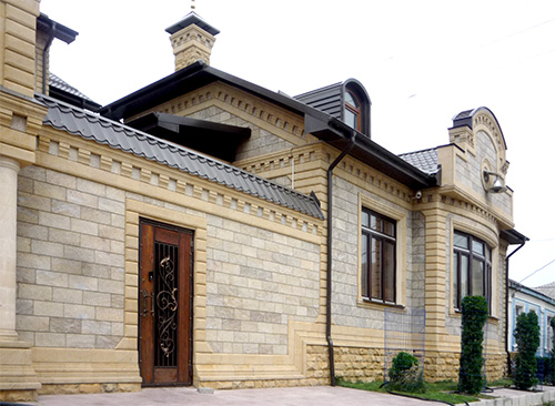 облицовка фасадной части домовладения дагестанским камнем.jpg