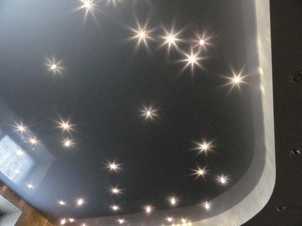 двухуровневый звездчатый натяжной потолок в Геленджике от производителя