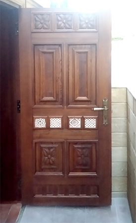 производство деревянных дверей из массива в Геленджике