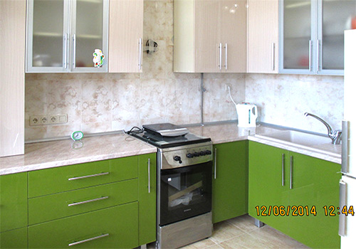 кухня зеленая угловая в Геленджике &mdash; ИП Кондратков.jpg