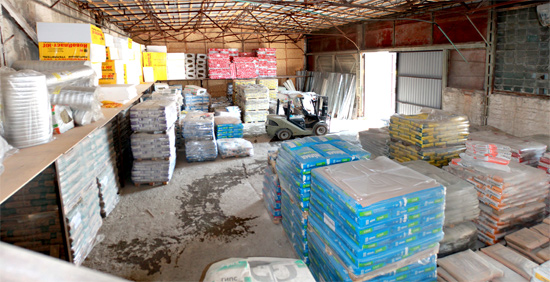 склад строительных материалов в магазине МОЛОТОК в Геленджике