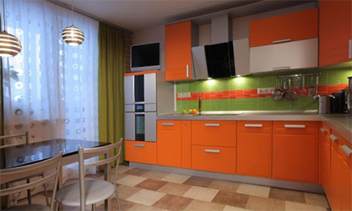 оранжевая кухня из пластика.jpg